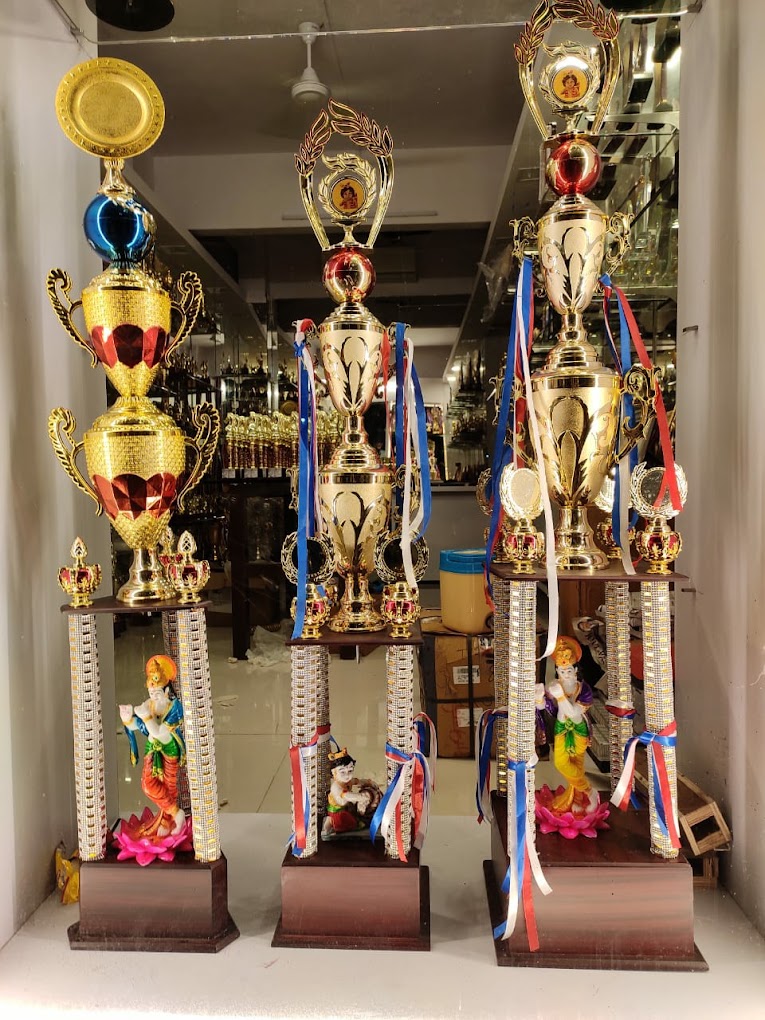 Yash Trading – Trophy and Medals